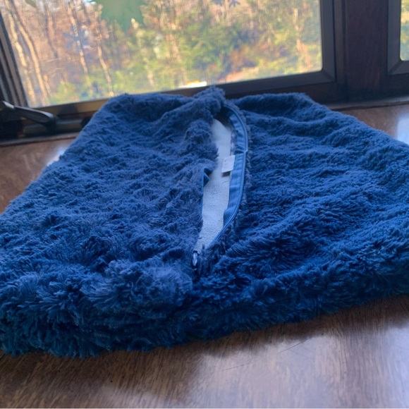 Lananas Blue Shag Faux Fur Pillow Cover Shams 19 x 20” Boho Home or Room Decor - Picture 6 of 11